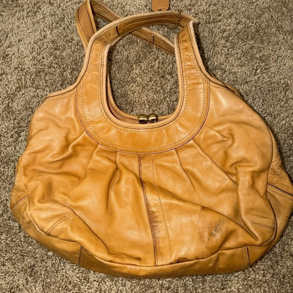 Coach Ergo Tan Kiss Lock Hobo Shoulder Bag Plaid Lined, Gold Hardware, Charm